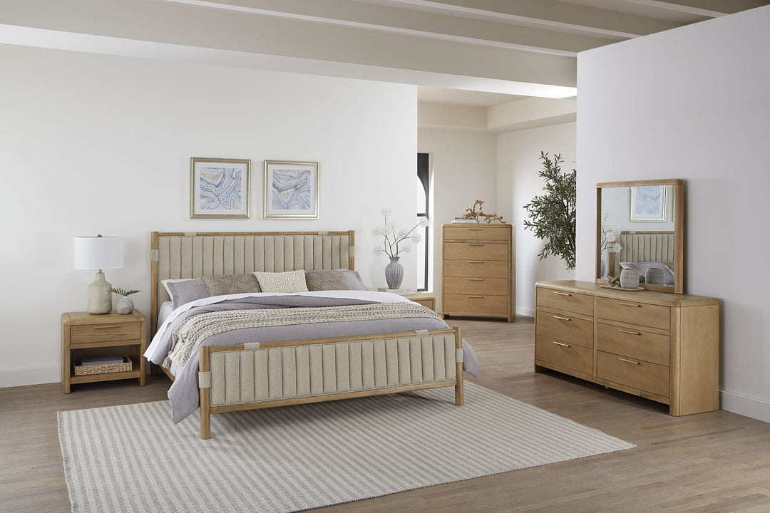 Furano Queen-size Upholstered Panel Bed in Ginger and Brun Boucle – view 3