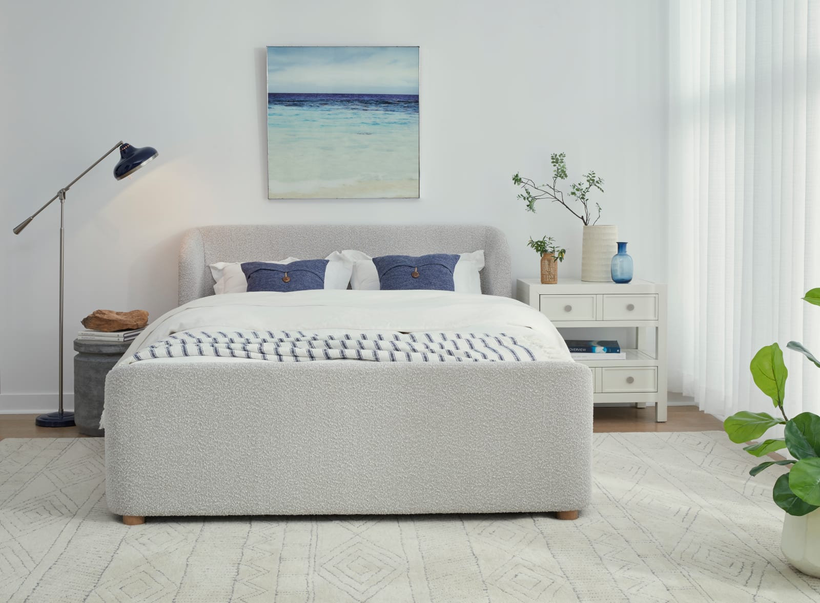 Kiki Queen-size Upholstered Platform Bed in Cotton Ball Boucle (2026)