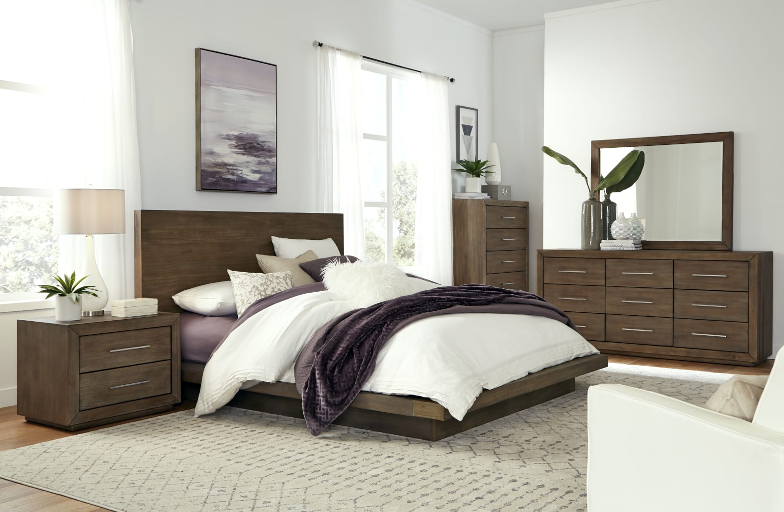 Melbourne Queen-Size Panel Bed in Dark Pine – view 2