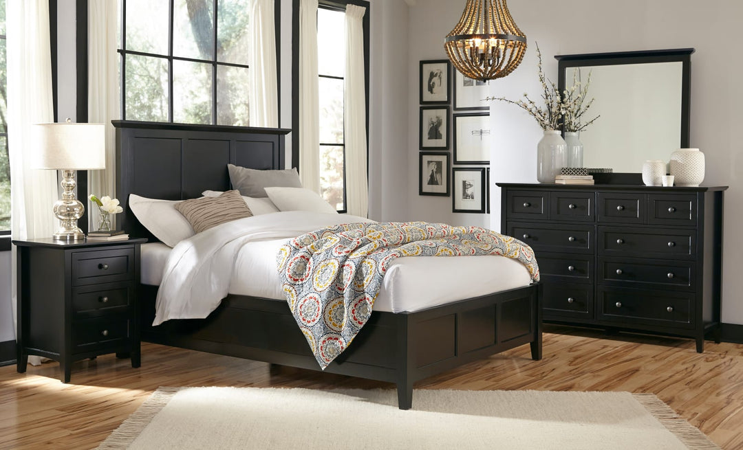 Paragon Queen-size Panel Bed in Black – view 3