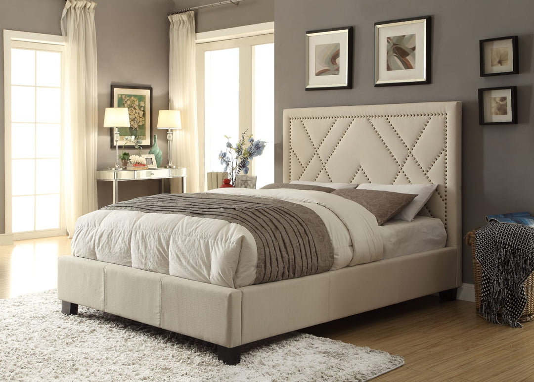 Vienne Full-size Nailhead Patterned Platform Bed in Powder