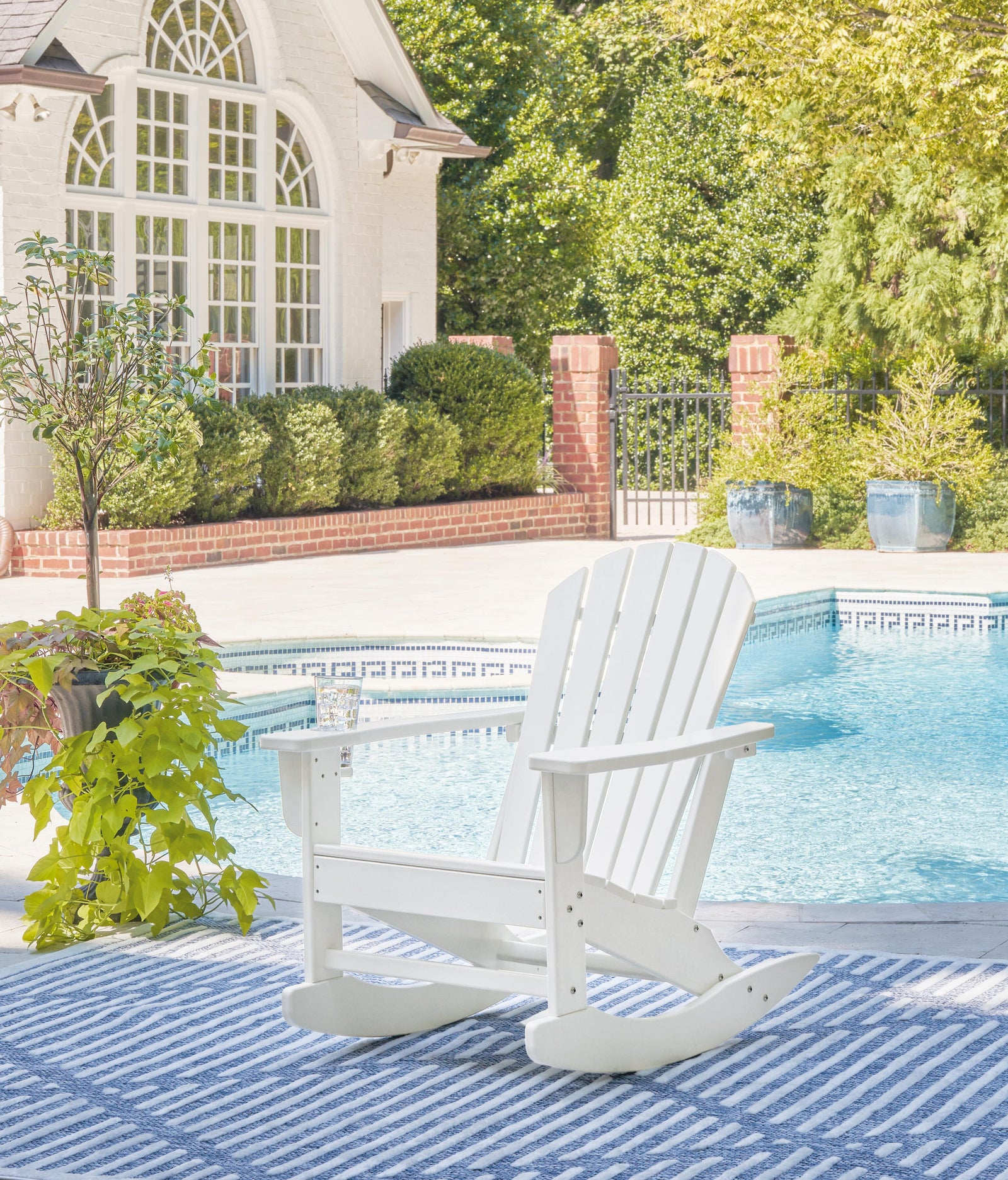 Sundown Treasure Outdoor Rocking Chair - White (2)