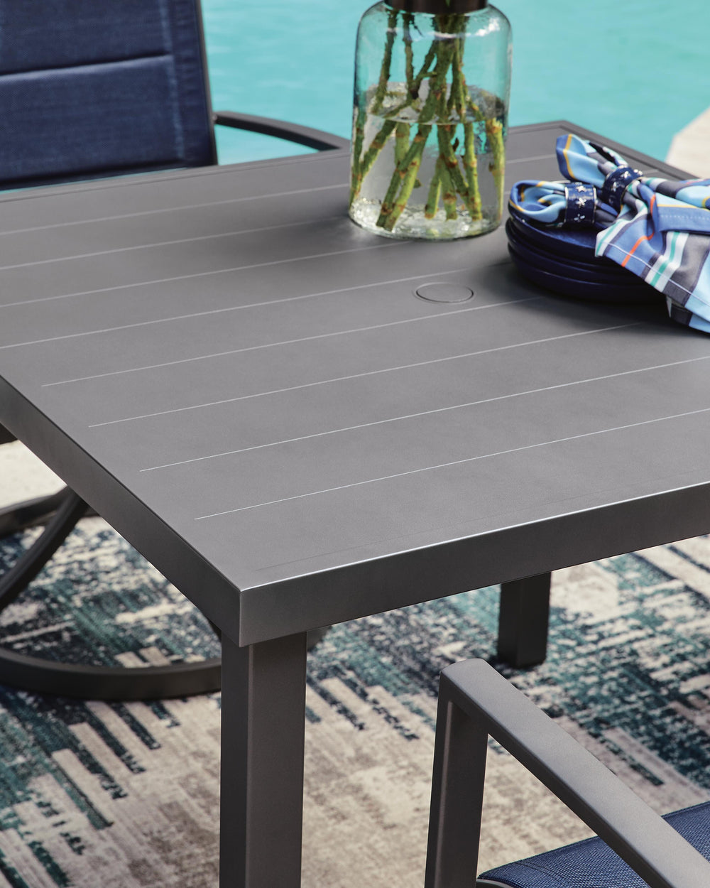 Rocky Creek Outdoor Dining Table - Gray (4)