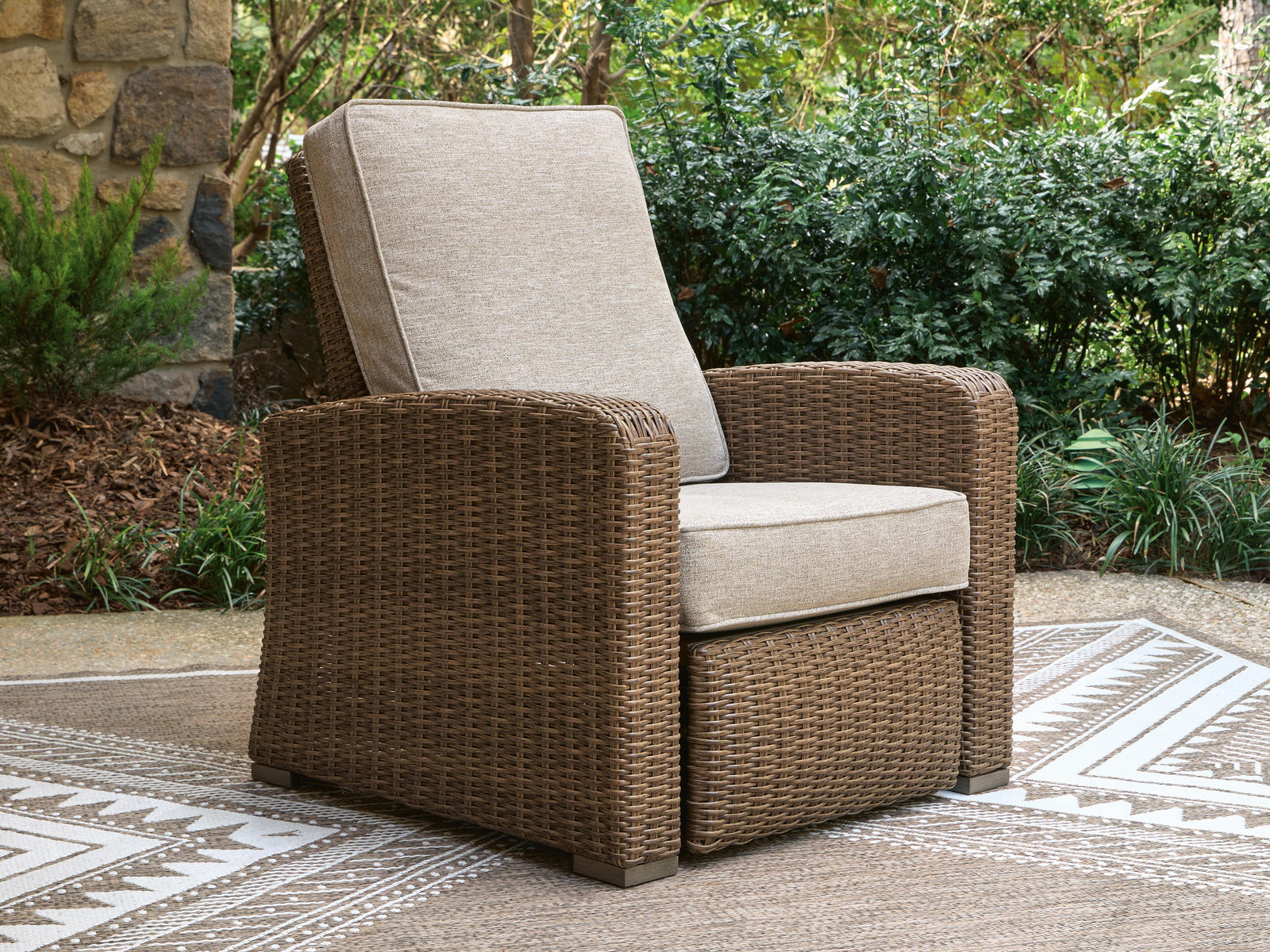 Laguna Heights Outdoor Recliner - Beige (2)