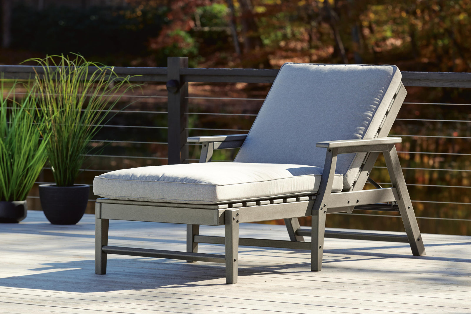 Visola Chaise Lounge with Cushion - Gray (2)