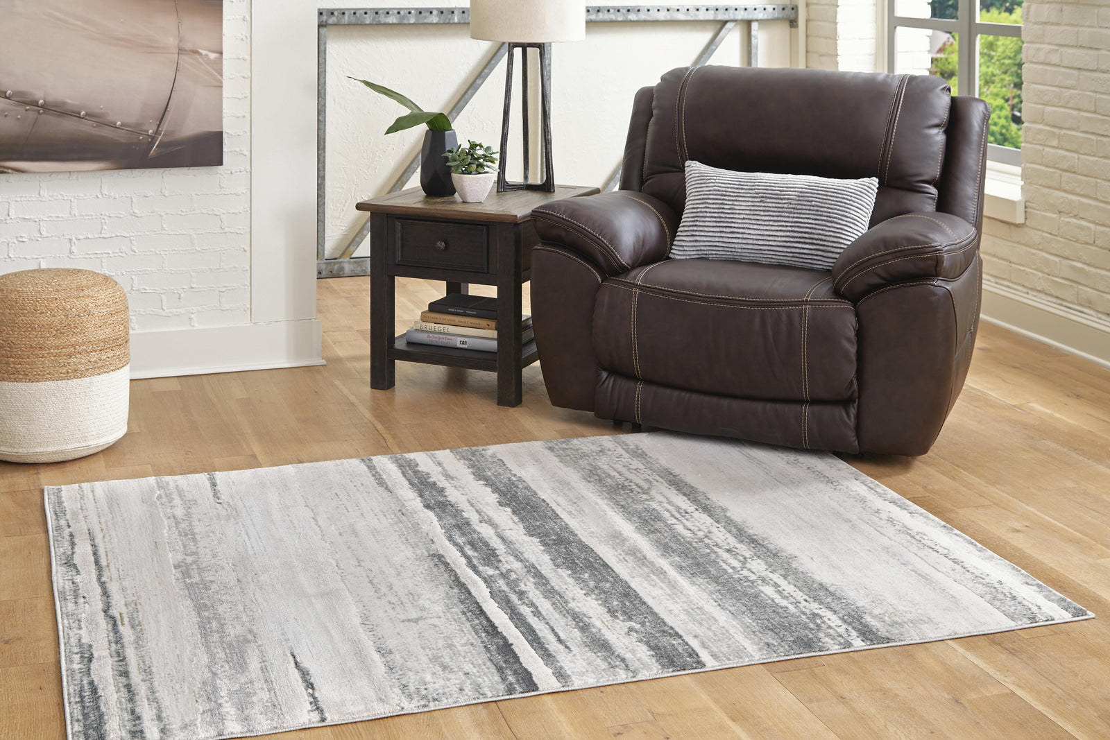 Abanett 7'10" x 10'2" Rug - Gray (2)