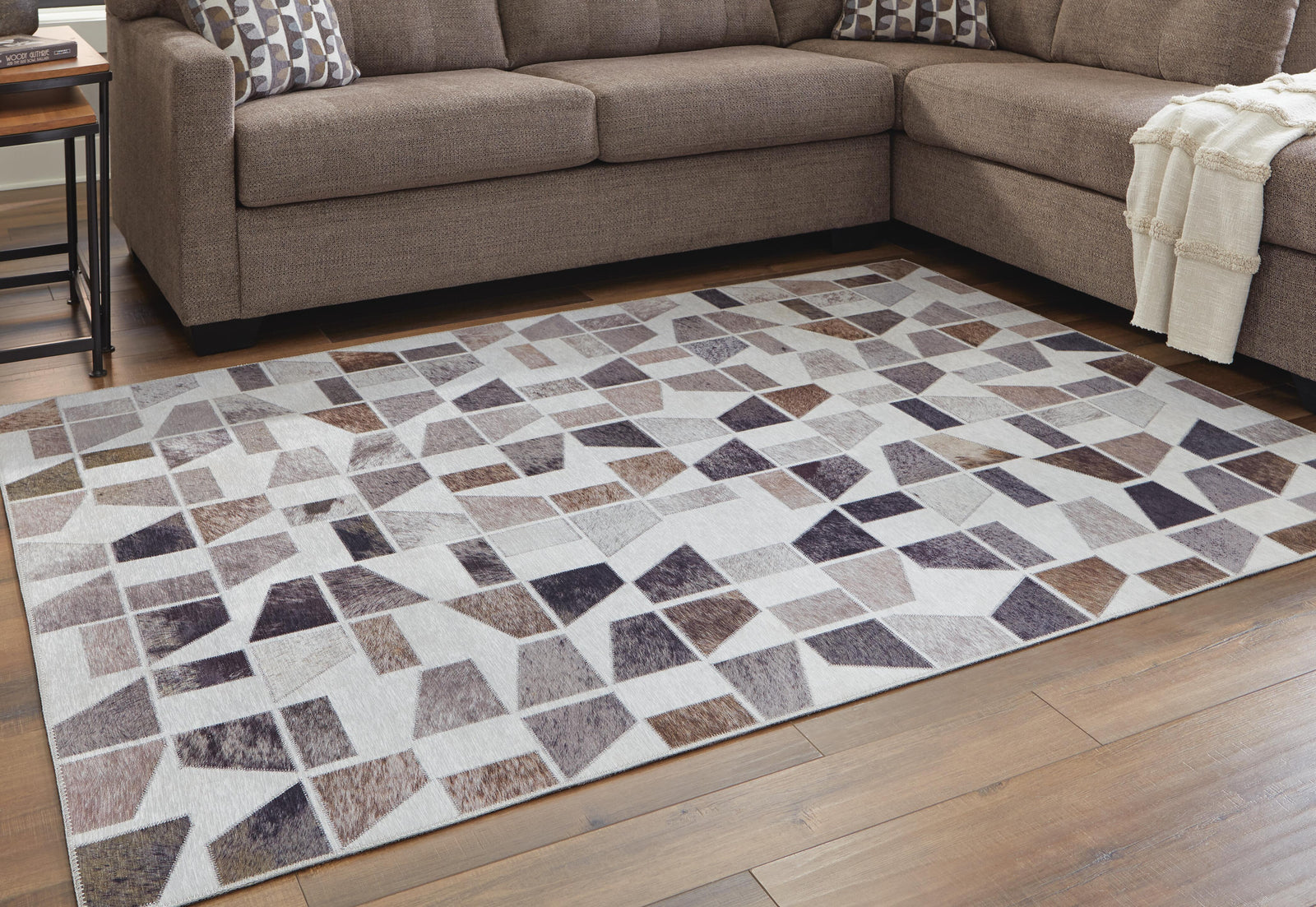 Jettner 5' x 7' Rug - Light Brown (2)