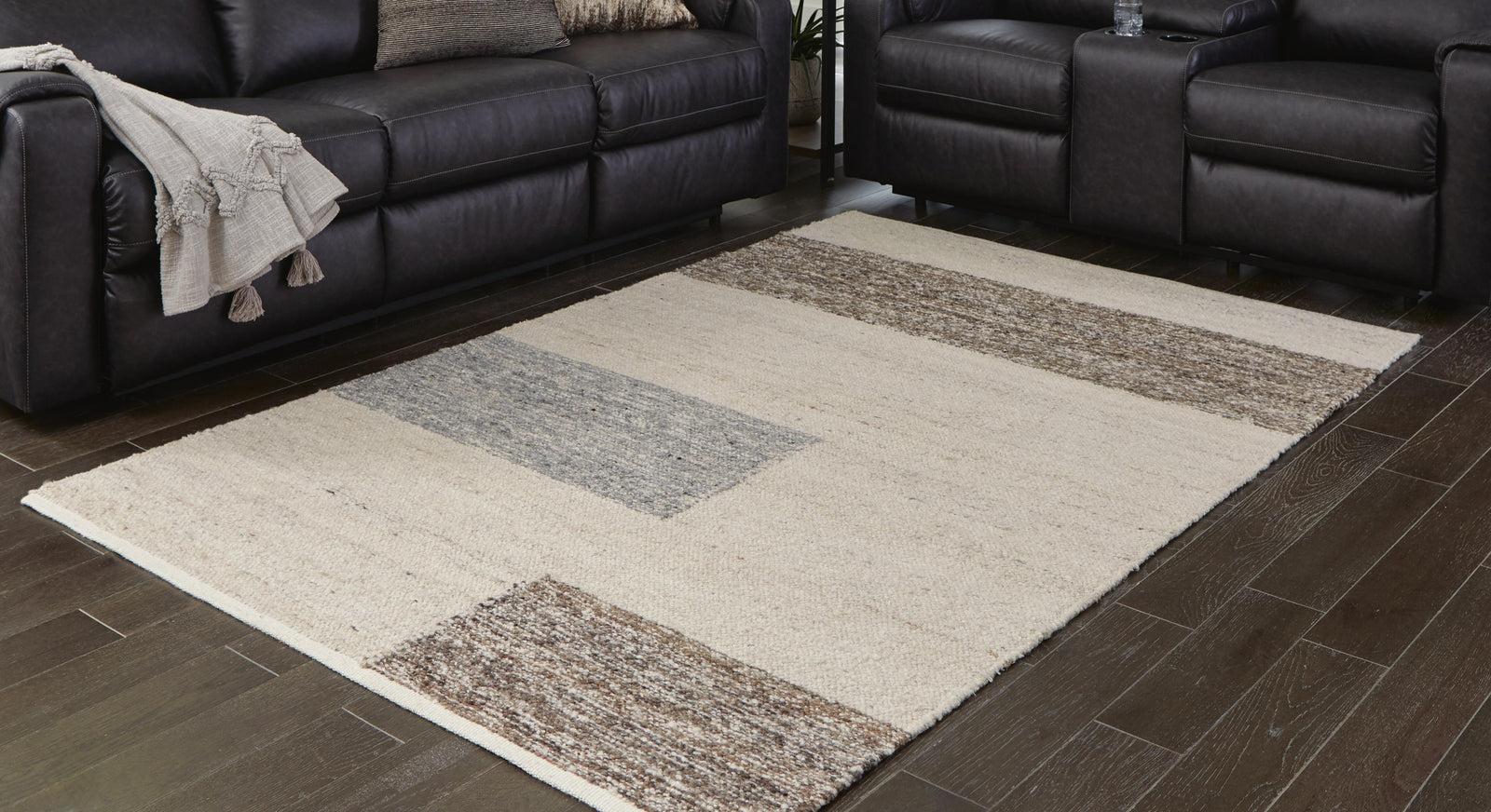 Barus 5' x 7' Rug - Beige (2)
