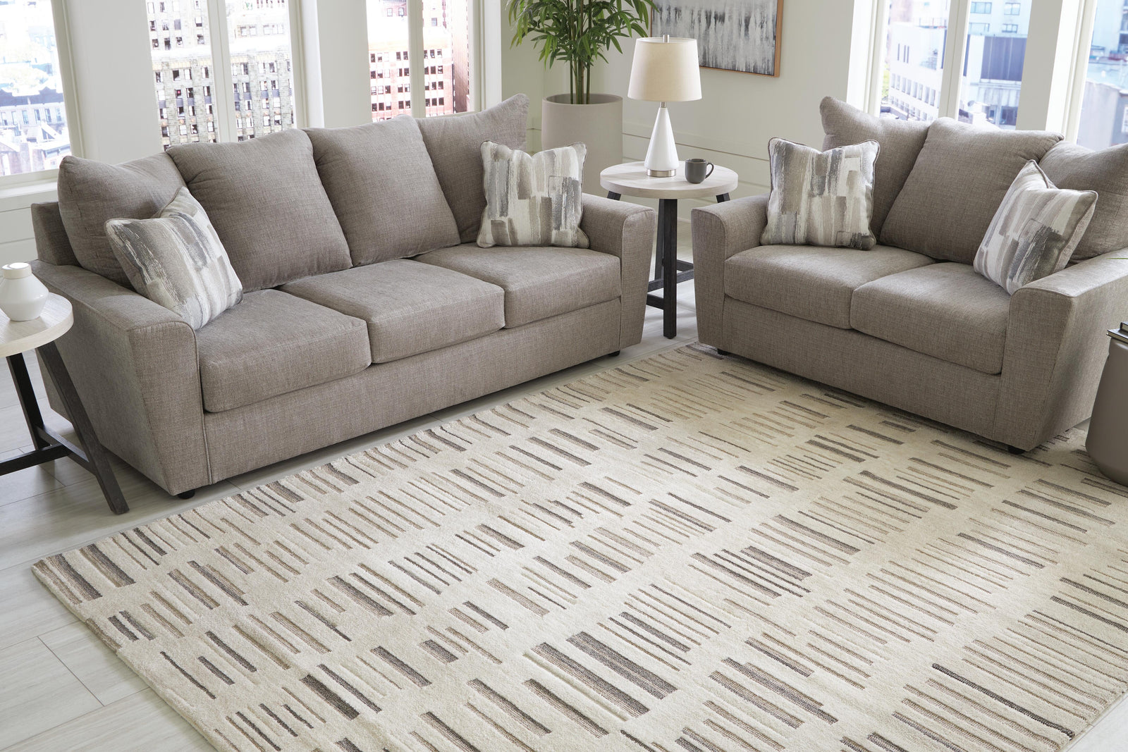 Leesdale 8' x 10' Rug - Pearl Silver (2)