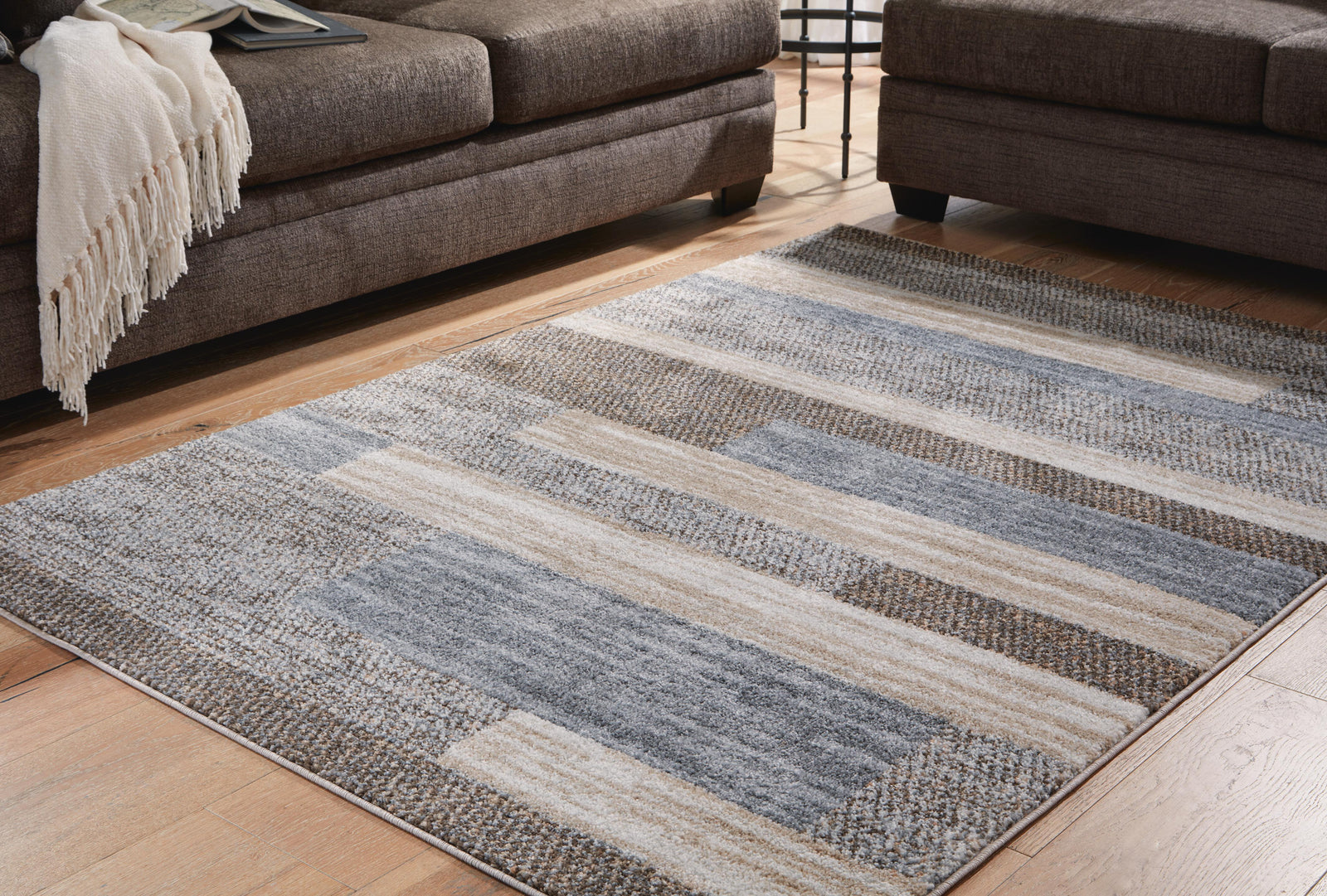 Sethburn 8' x 10' Rug - Gray (2)