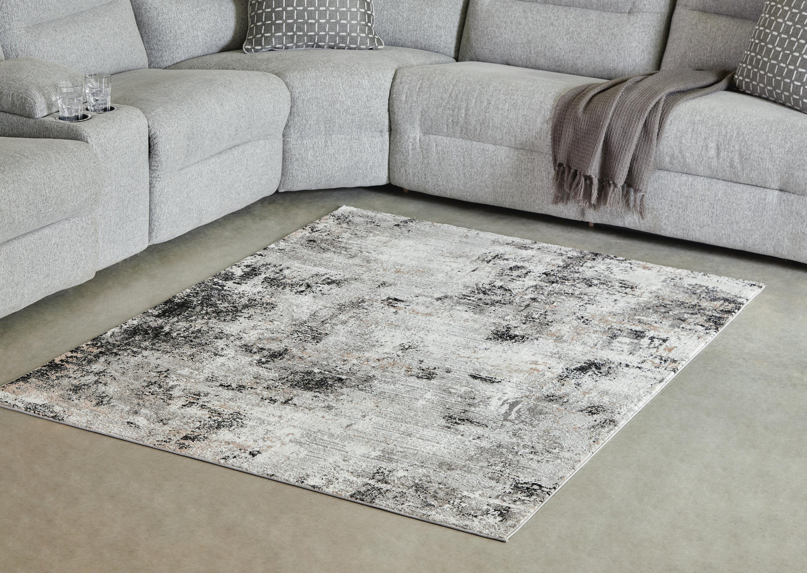 Langwell 5' x 7' Rug - Black (2)