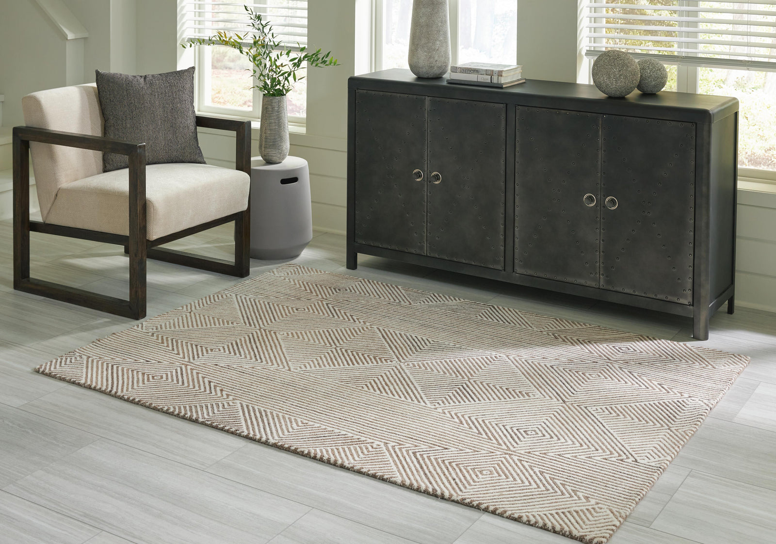 Jadott 5' x 7' Rug - Beige (2)
