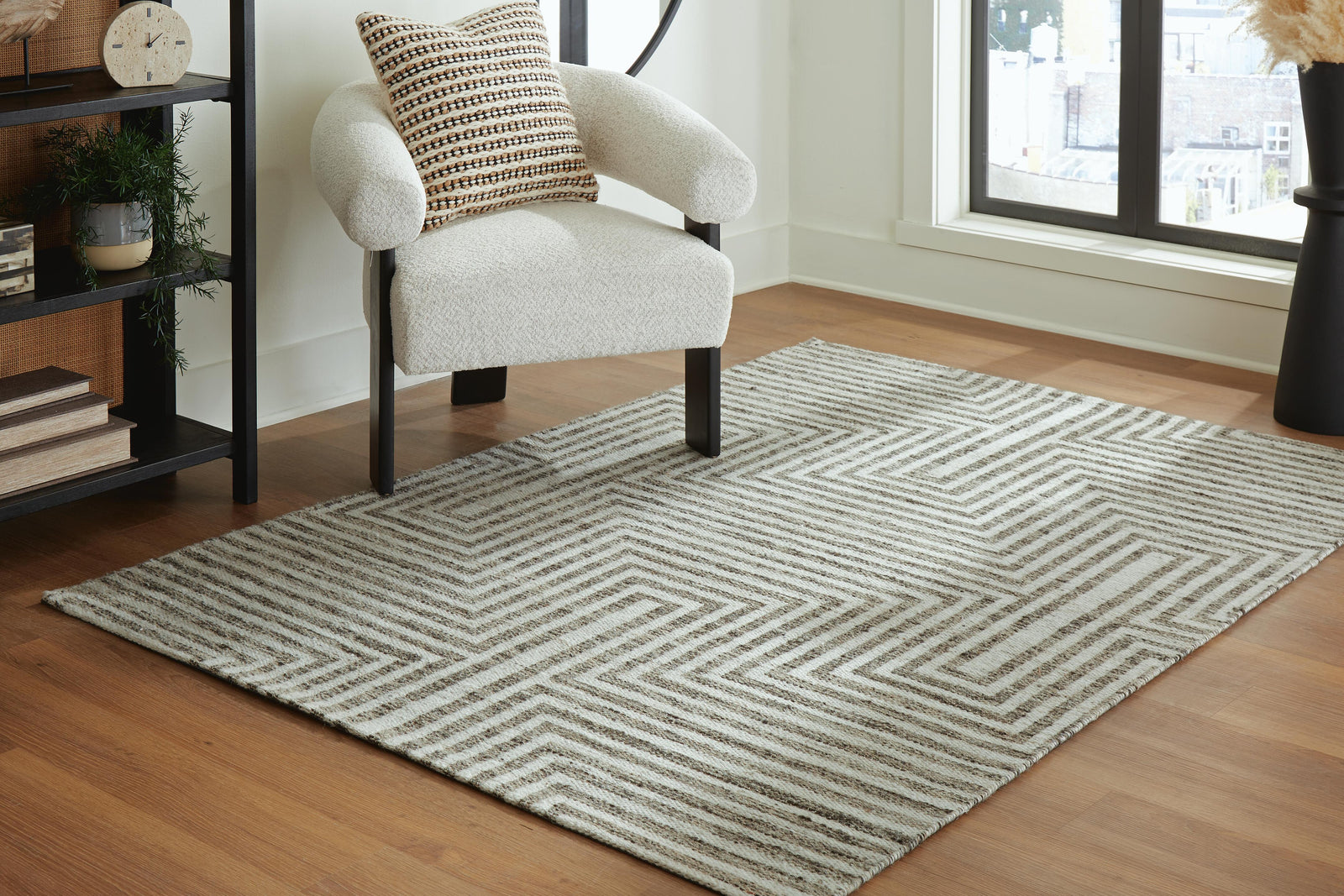 Jossen 5' x 7' Rug - Gray (2)