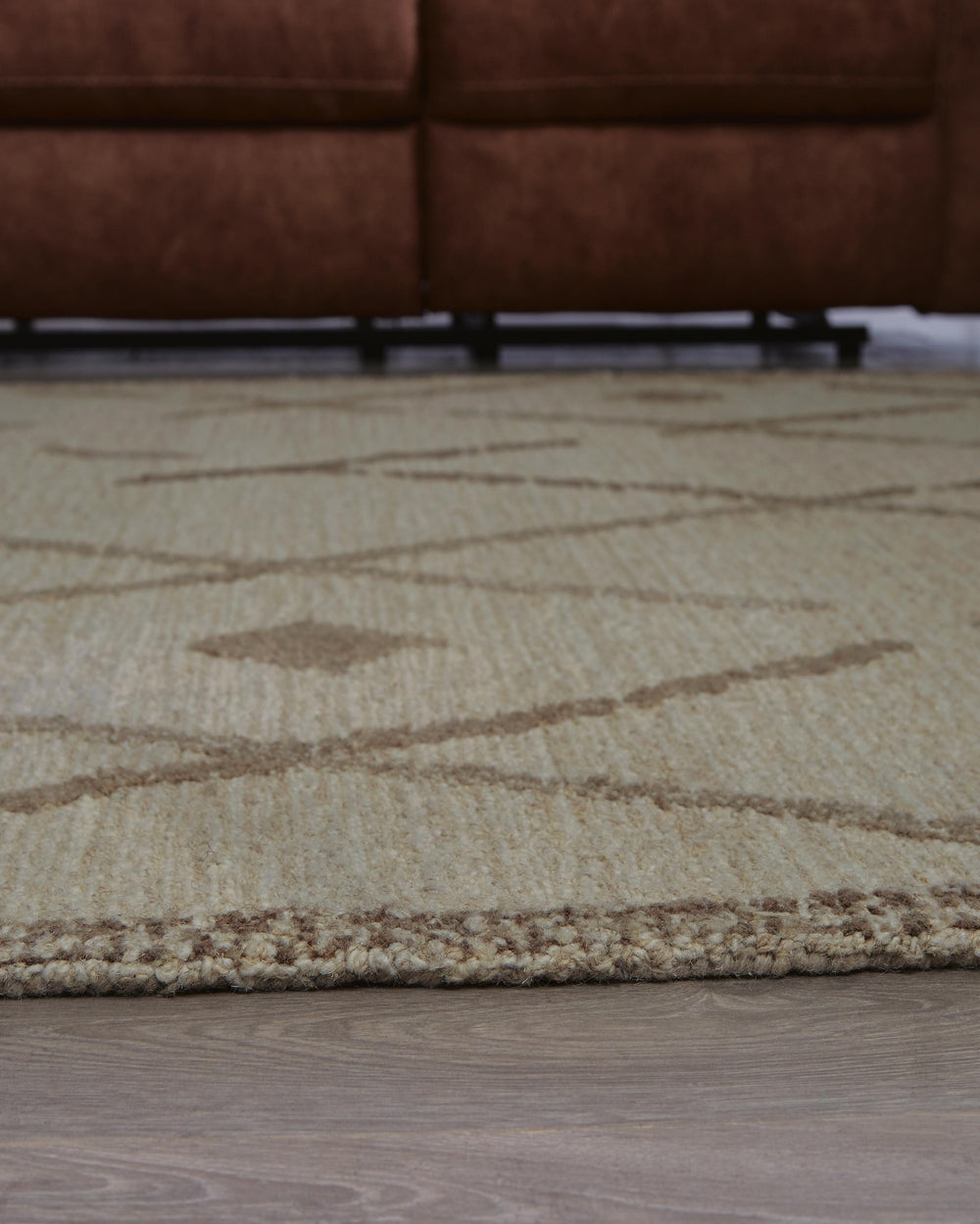 Guyford 5' x 7' Rug - Dark Brown (3)