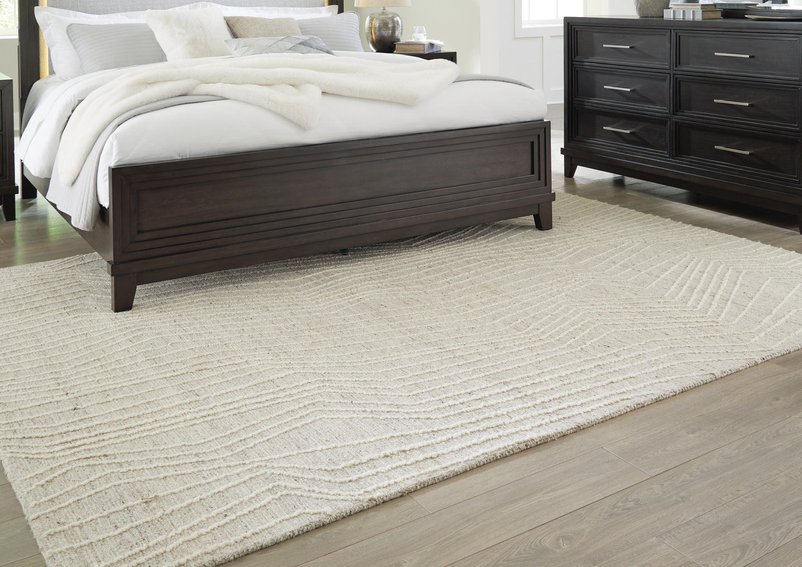 Varahill 8' x 10' Rug - Gray (2)