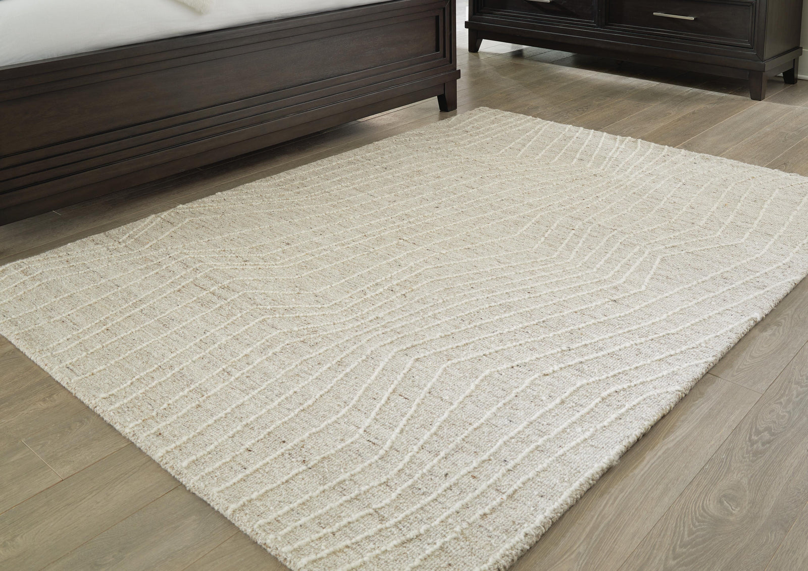 Varahill 5' x 7' Rug - Gray (2)