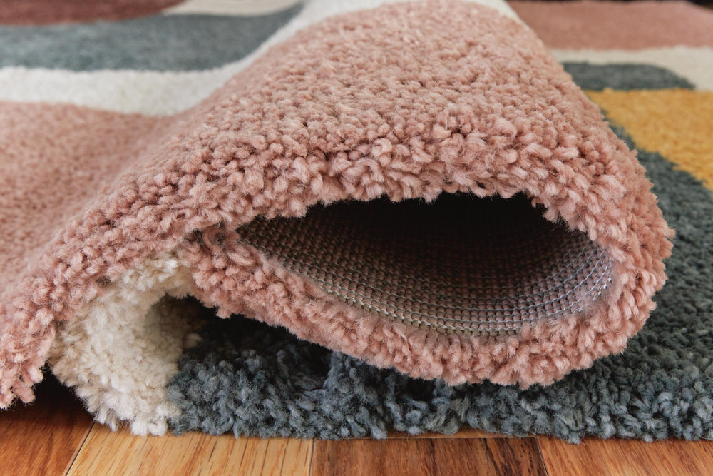 Flynnwick 5' x 7' Rug - Pink (4)