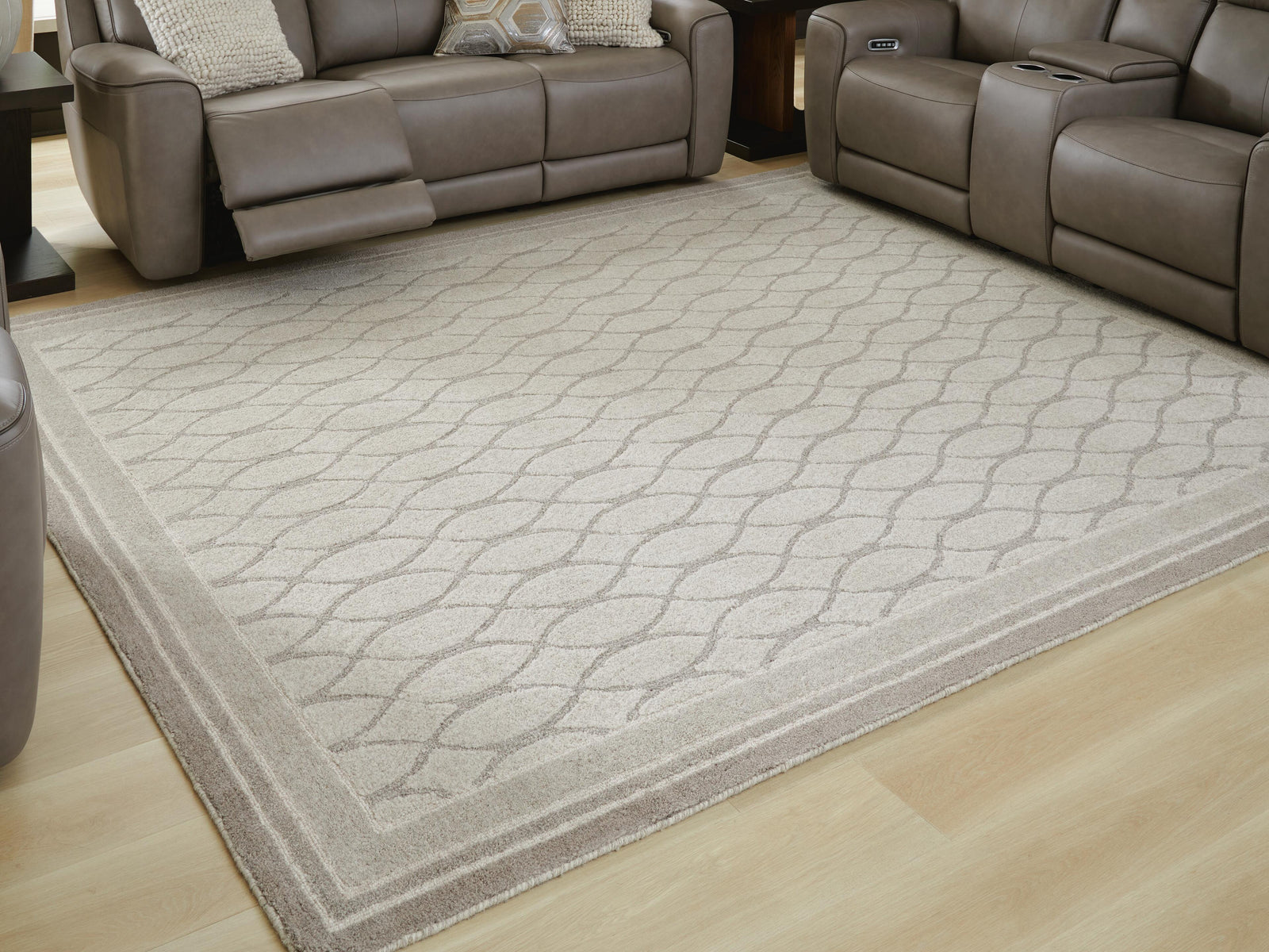 Wimney Large Rug - Gray (2)