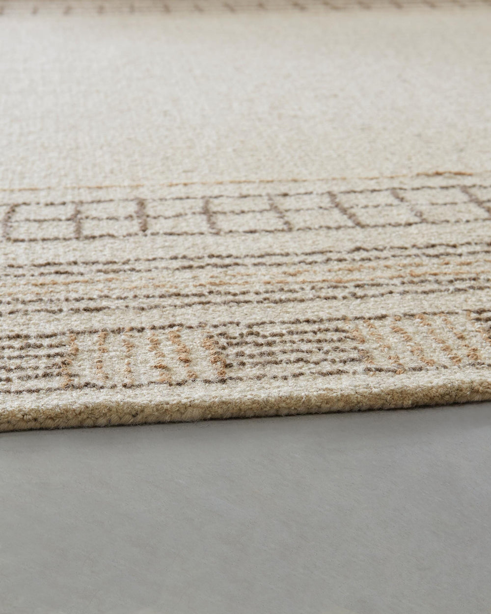 Idaman Medium Rug - Beige (3)