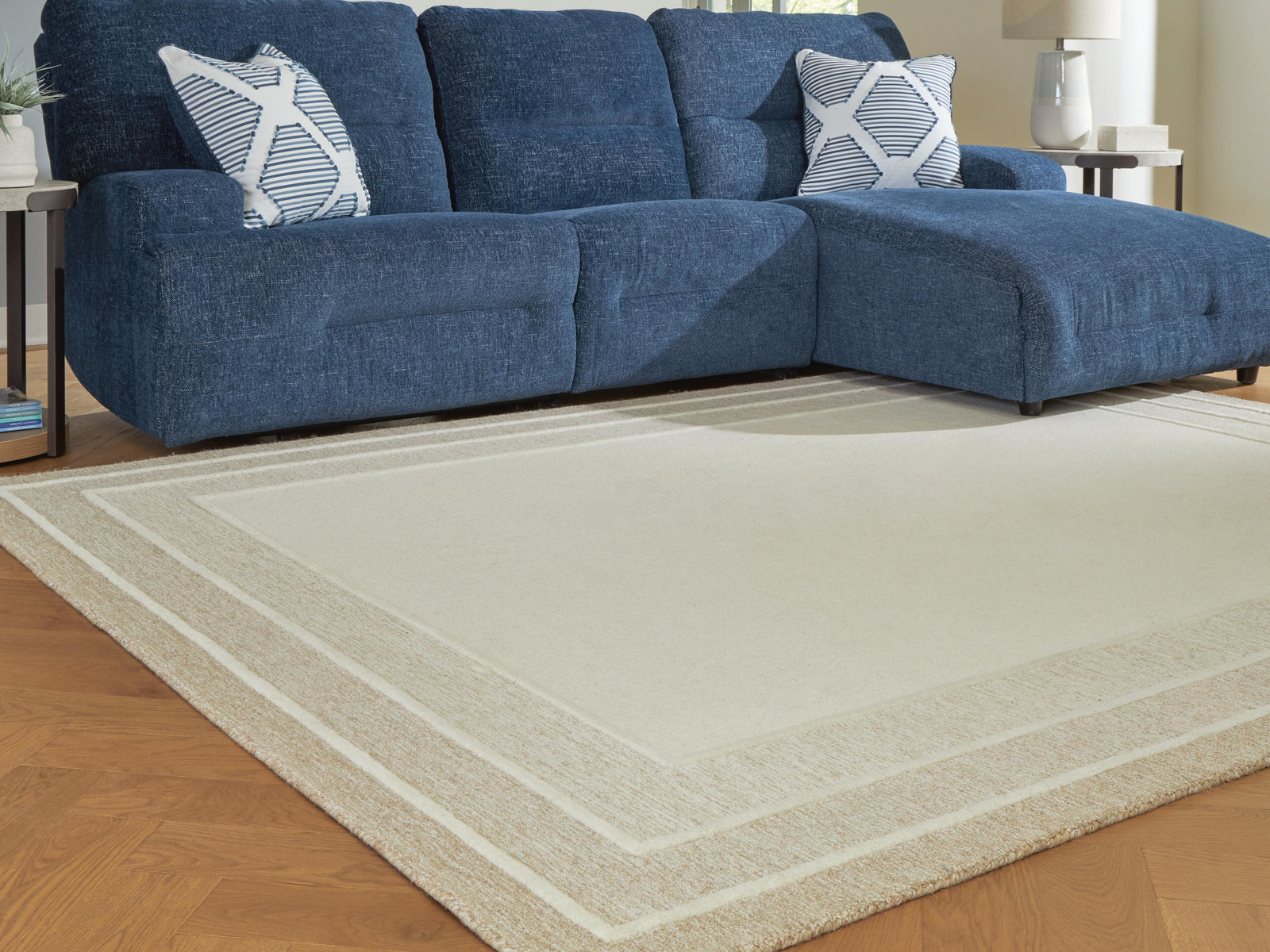 Teelgan Large Rug - Beige (2)