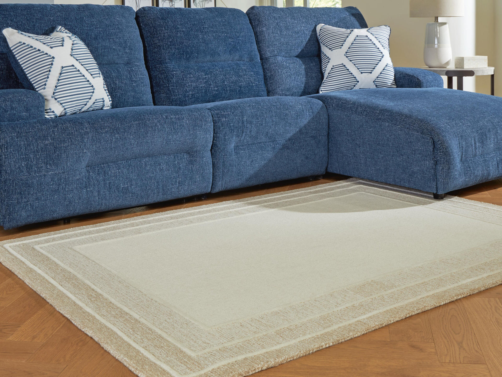 Teelgan Medium Rug - Beige (2)
