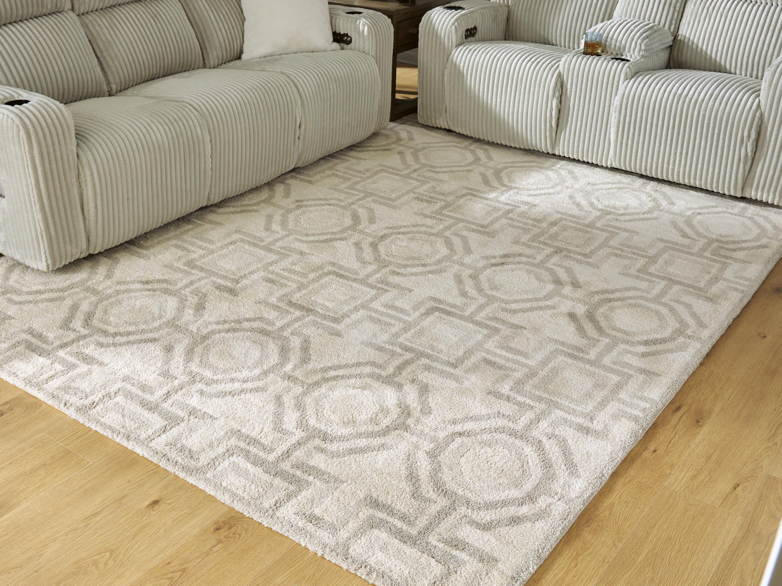Maconville Large Rug - Beige (2)