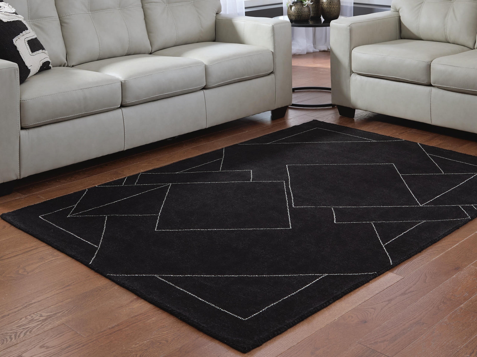 Marav 5' x 7' Area Rug - Black (2)