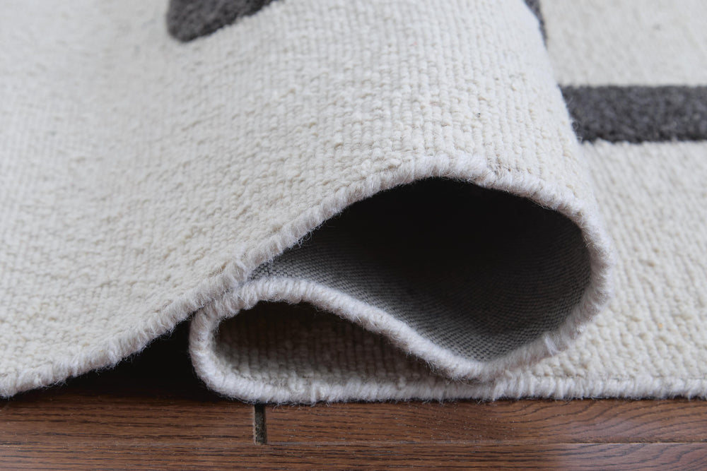 Davismour 5' x 7' Area Rug - Beige (4)