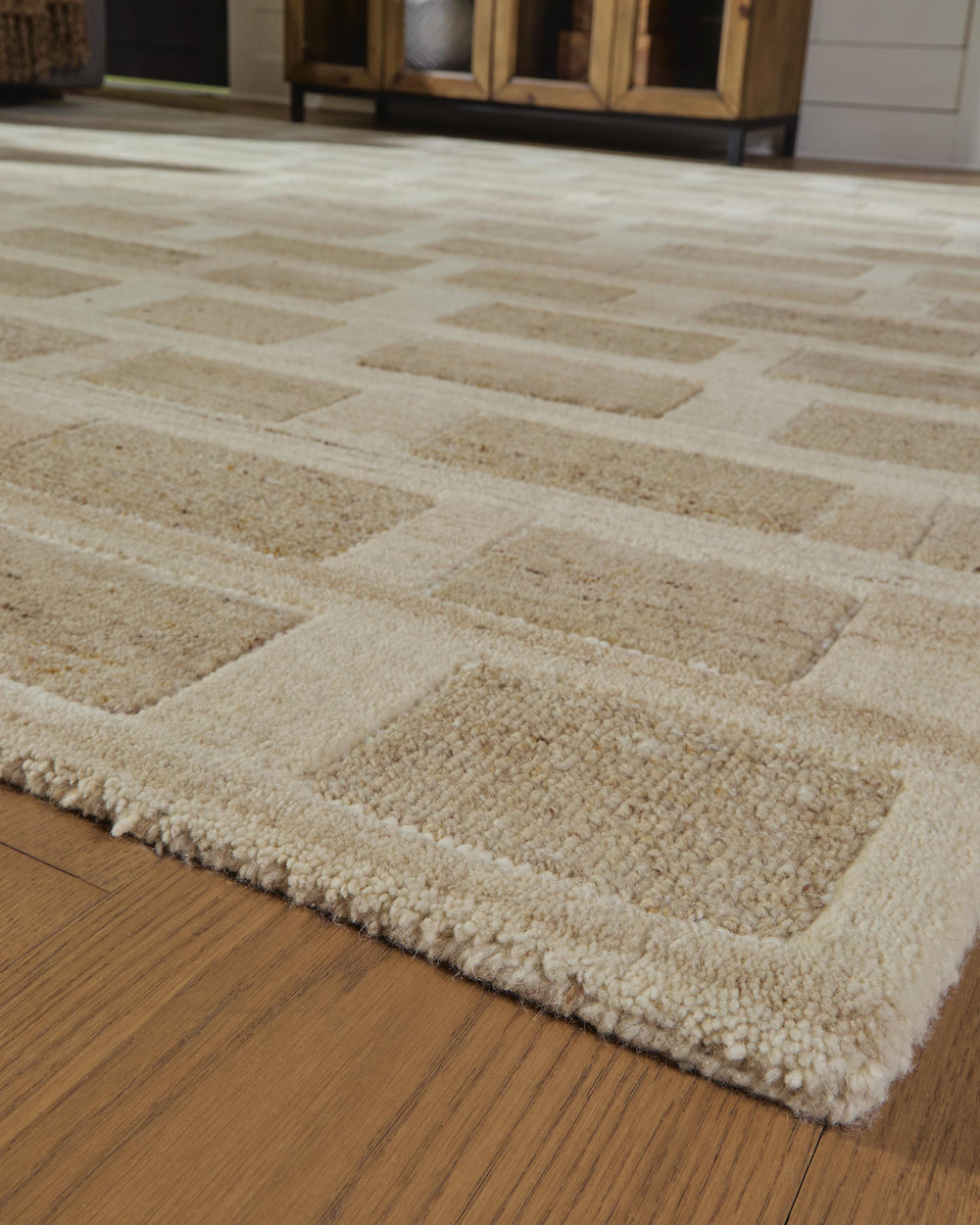 Lisgrove 7'8" x 10' Area Rug - Beige (3)