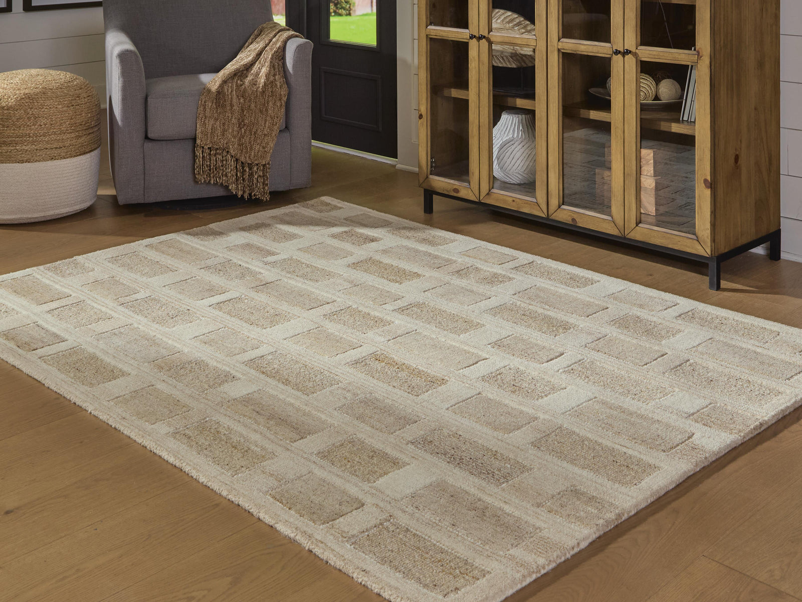 Lisgrove 5' x 7' Area Rug - Beige (2)