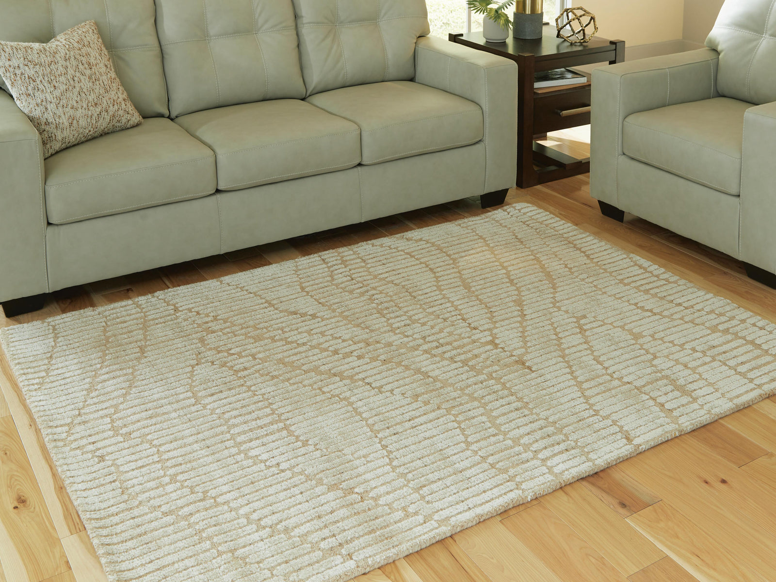 Jaseena 5' x 7' Area Rug - Beige (2)