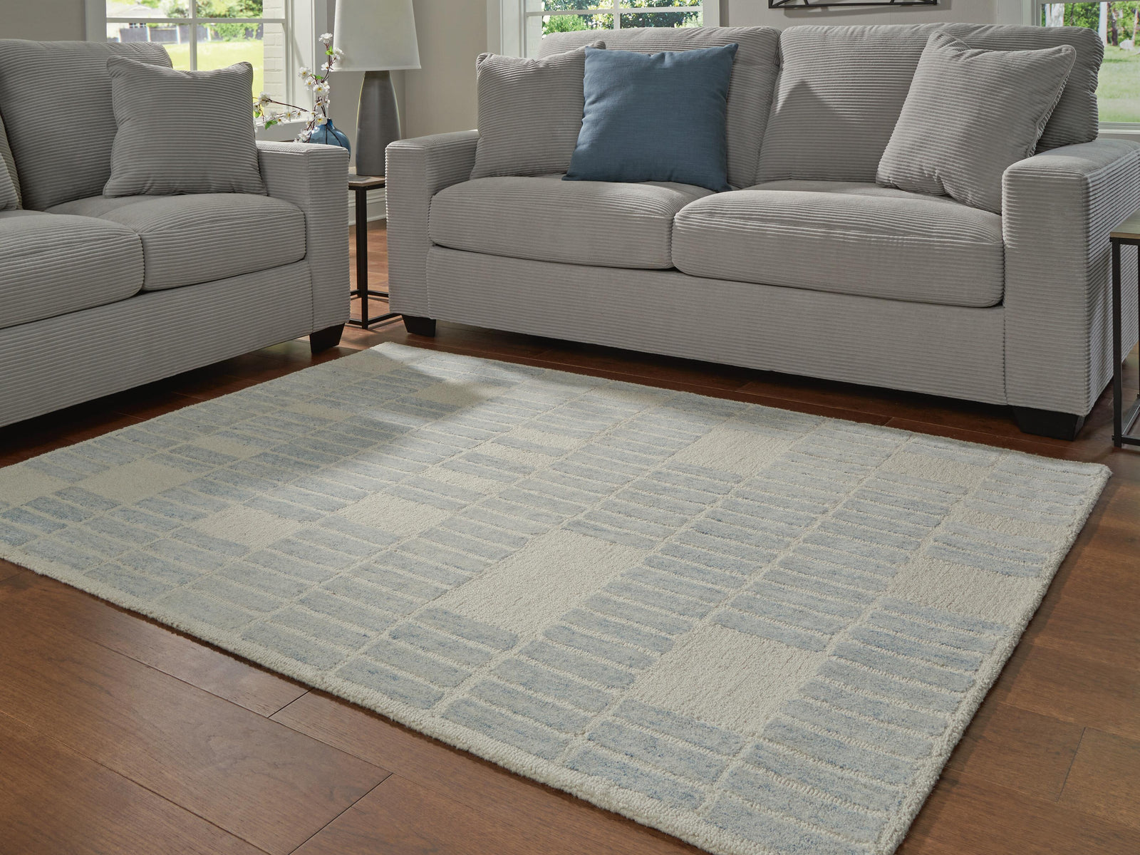 Dylanton 5' x 7' Area Rug - Blue (2)