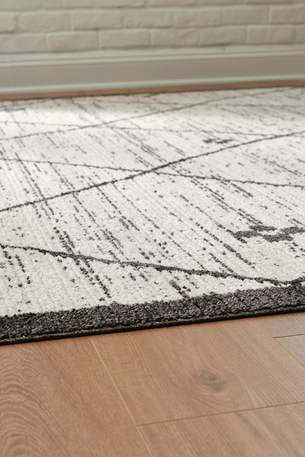 Fenriston Medium Rug - Cream/Black (3)