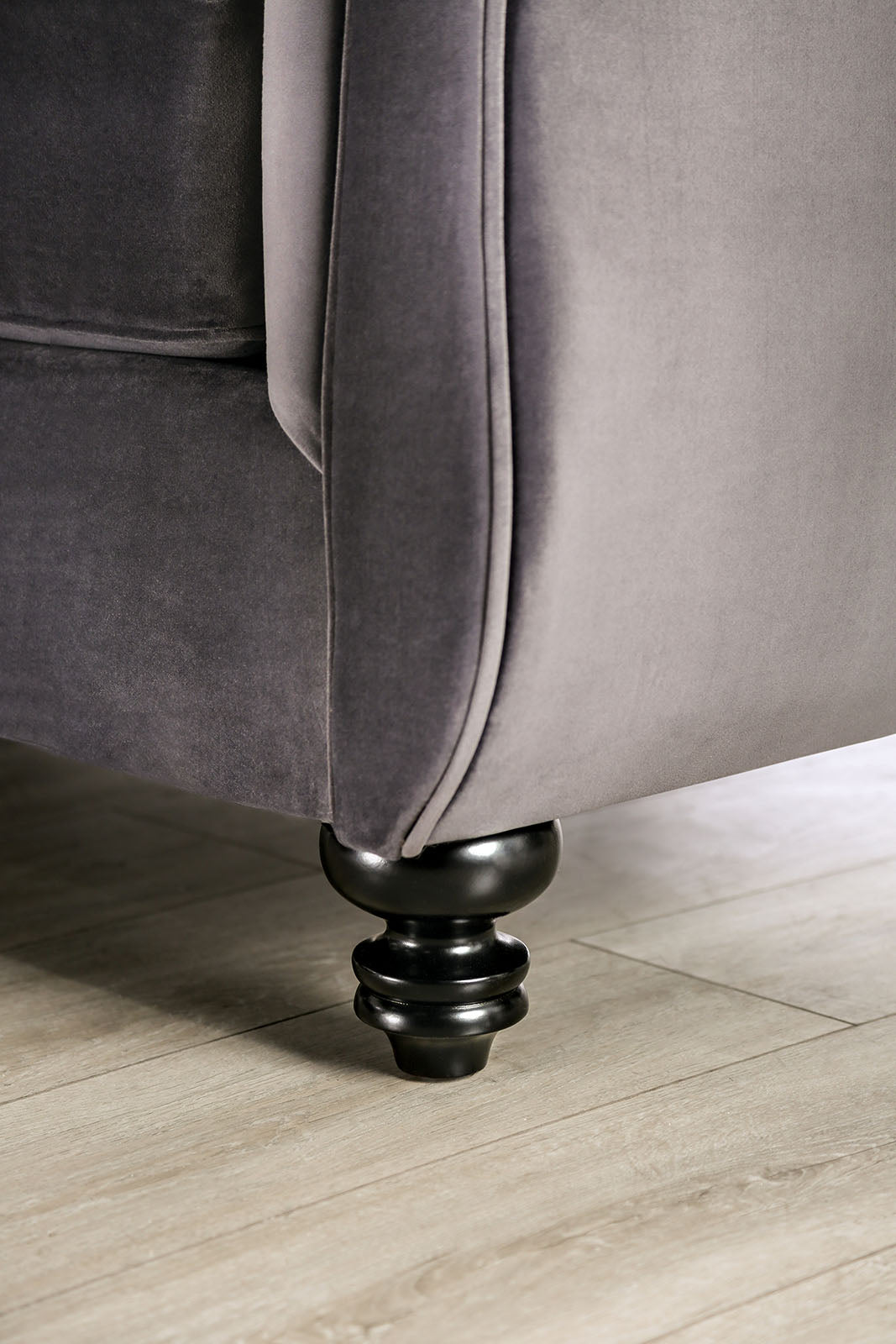 Antoinette - Loveseat