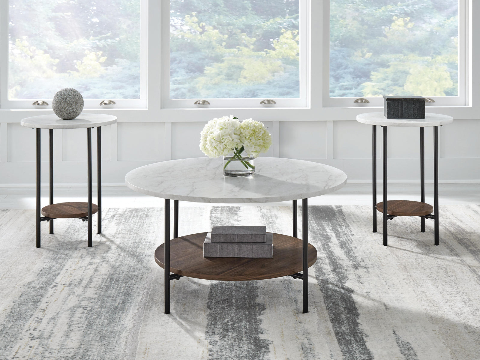 Wrenwich Table (Set of 3) - White (2)