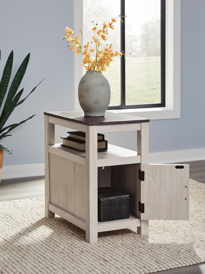 Fendenmore Chairside End Table - White (7)