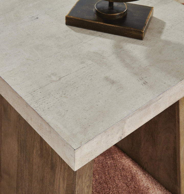 Brendalhouse End Table - Light Brown (5)