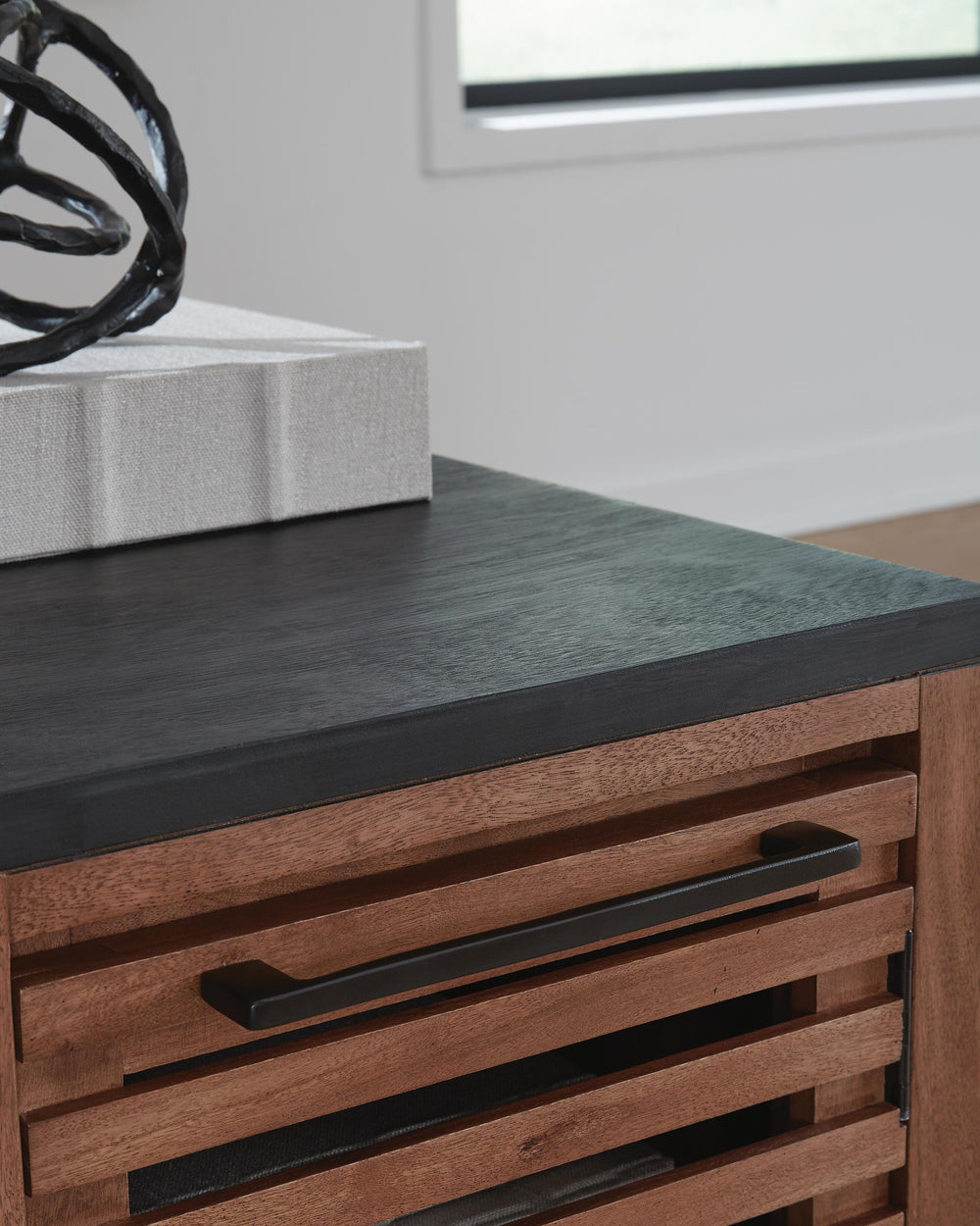 Kallari Chairside End Table - Dark Brown (7)