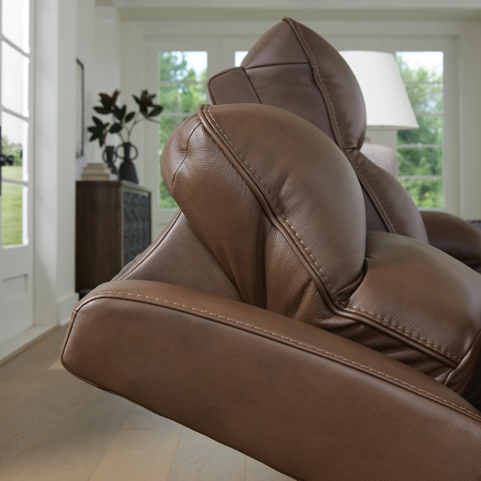 VonRyan Power Reclining Loveseat - Dark Brown (6)