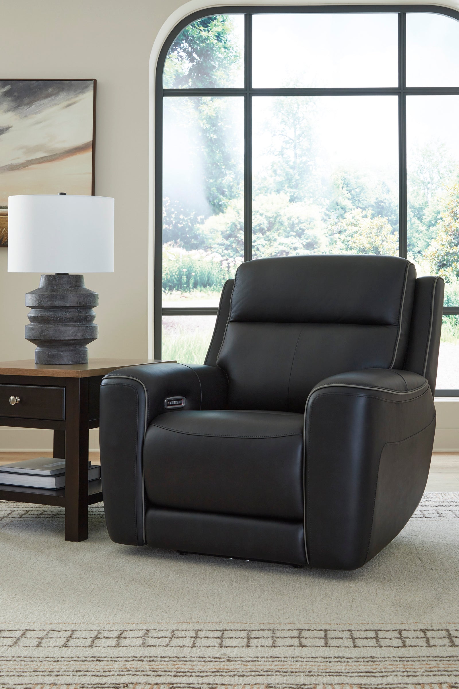 5Z-Comfort Power Recliner with Adjustable Headrest in Black