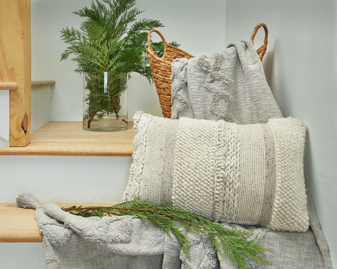 Standon - Pillow (Set of 4) - Gray / White