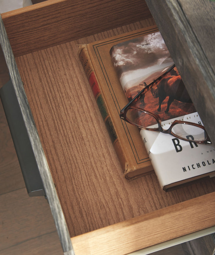 ashley-furniture-b440-46-wynnlow-accent-chest