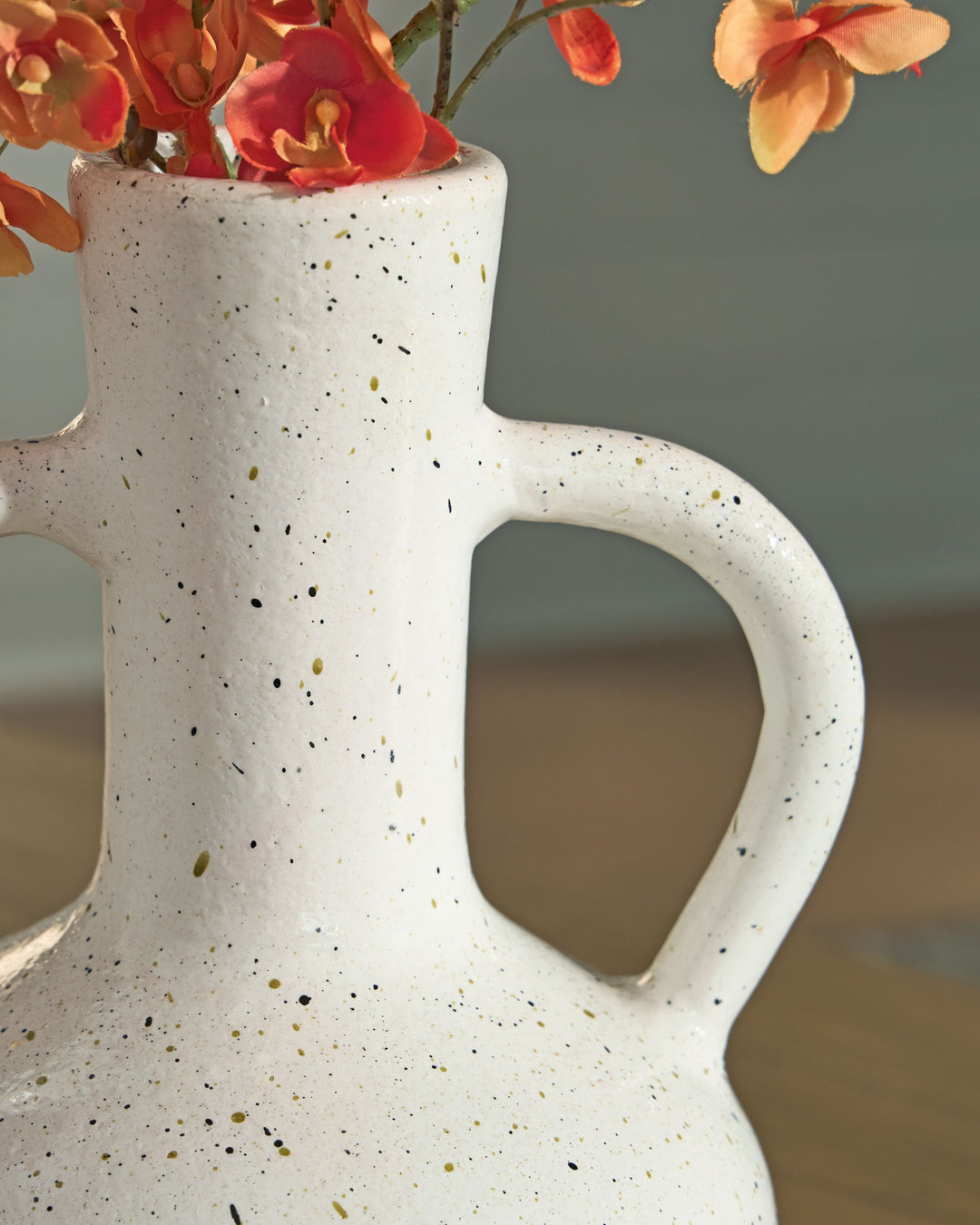 Dallinworth - Vase - 13" - White / Black by Ashley Furniture product image