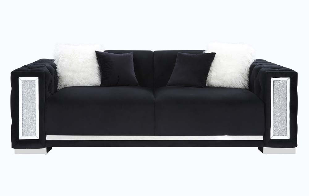 Trislar Sofa with 4 Pillows (Same 52525)