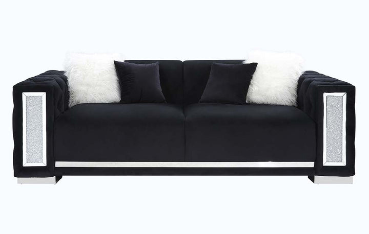 Trislar Sofa with 4 Pillows (Same 52525)