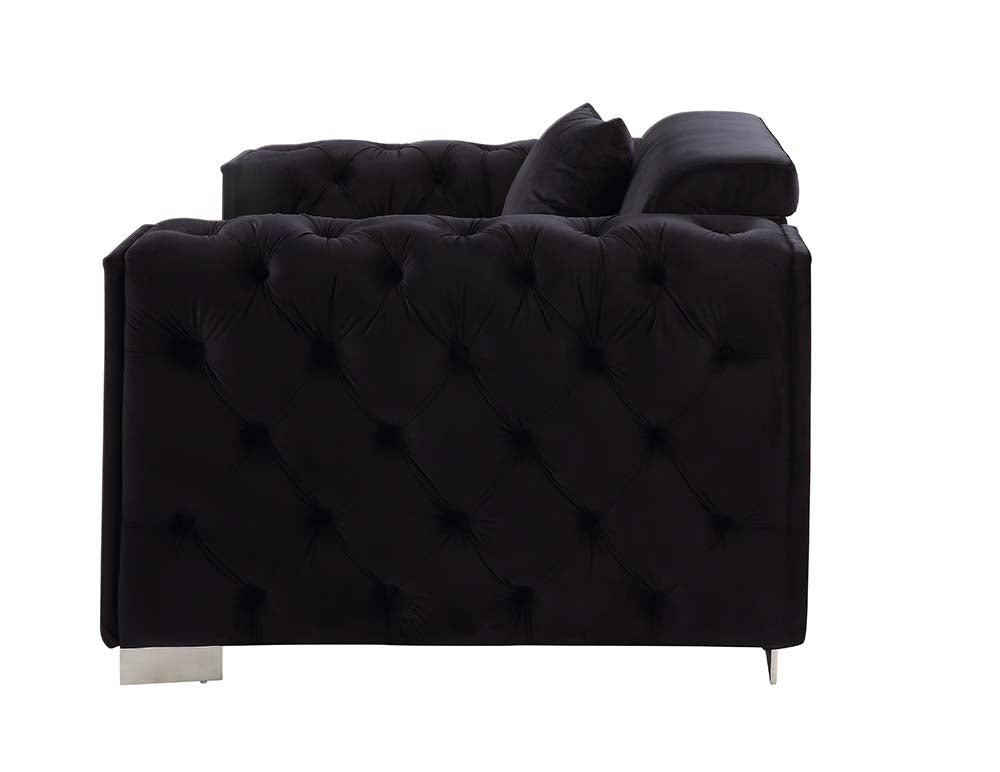 Trislar Sofa with 4 Pillows (Same 52525)