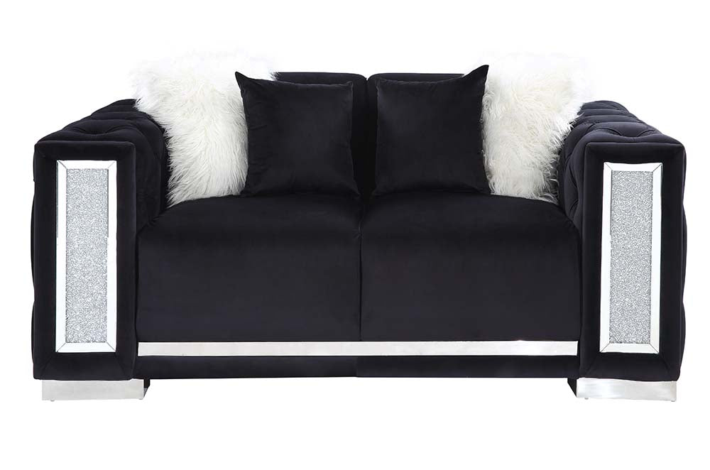 Trislar Loveseat with 4 Pillows (Same 52526)