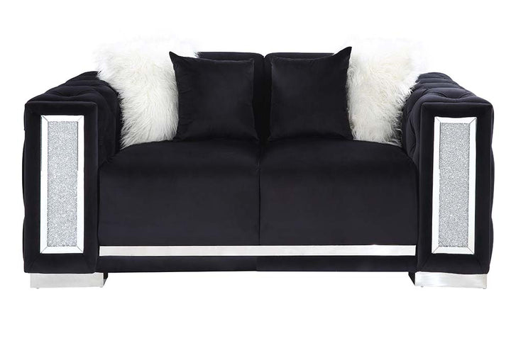 Trislar Loveseat with 4 Pillows (Same 52526)