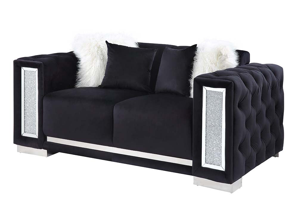 Trislar Loveseat with 4 Pillows (Same 52526)