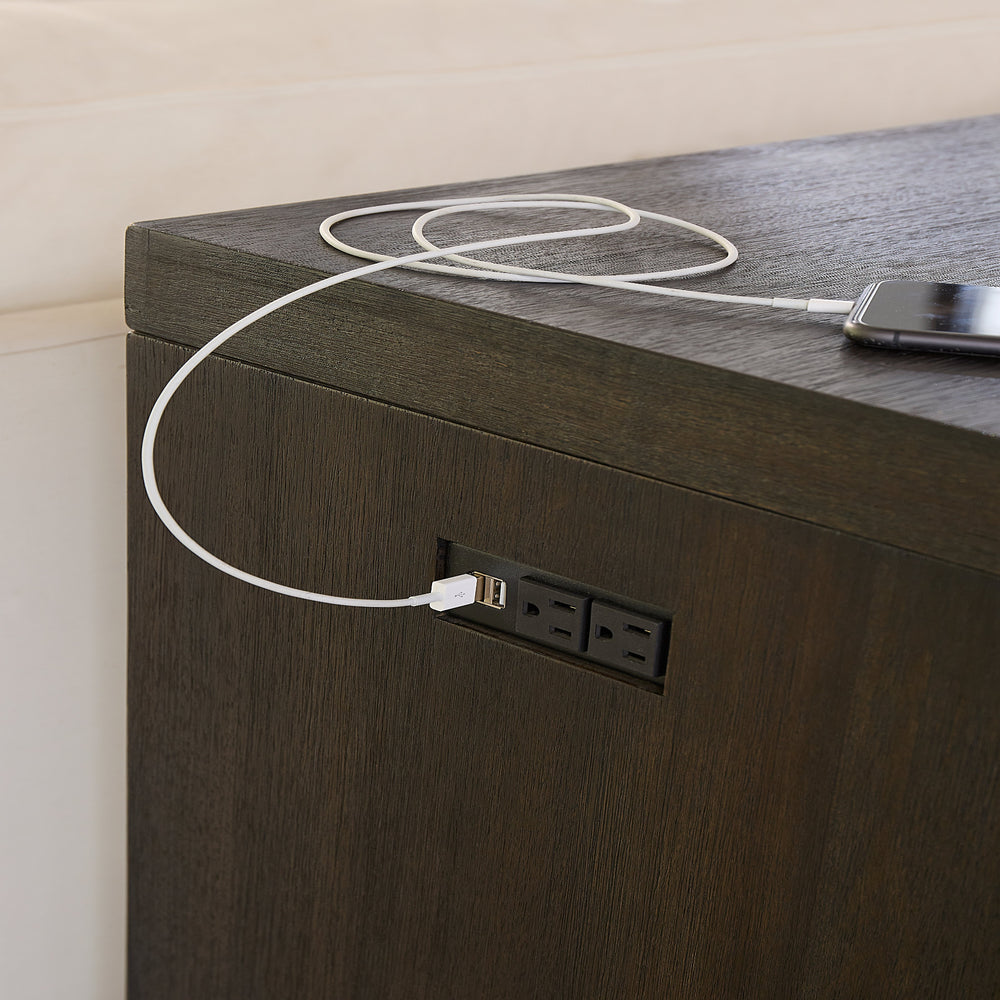 oxford-gathering-table-with-usb-power